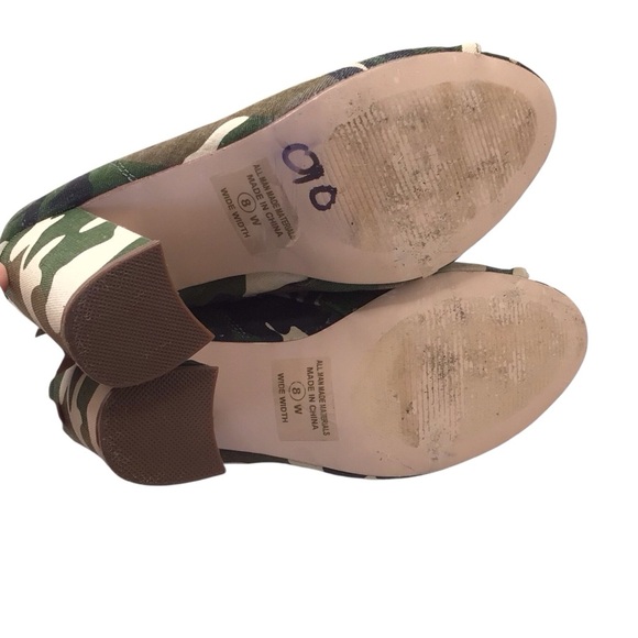 Chase & Chloe Peep Toe Lace-Up Ankle Booties Camo Canvas Block Heels Women’s 8W - Picture 2 of 9